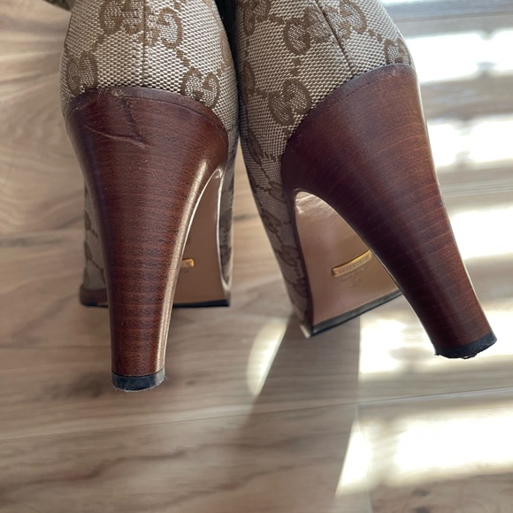 Gucci Lisa GG Supreme Canvas Mid-Heel Boots - Picture 13 of 15